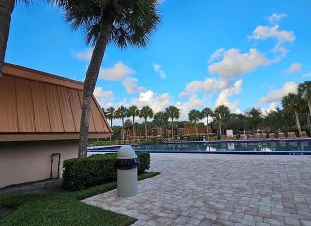 197 Charter Way, West Palm Beach FL 33407 - West Palm Beach, FL - Photo 2