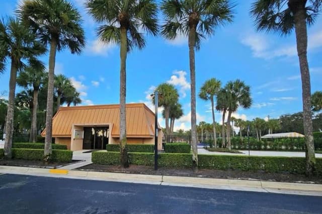 197 Charter Way, West Palm Beach FL 33407 - West Palm Beach, FL - Photo 3