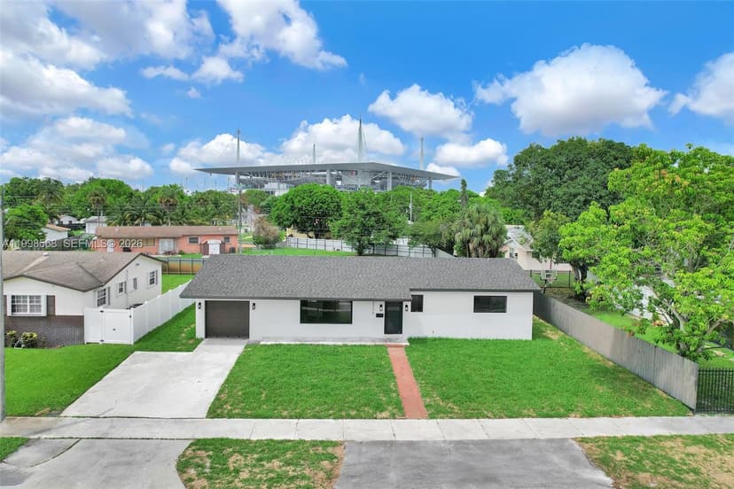 2225 NW 195th St, Miami Gardens FL 33056
