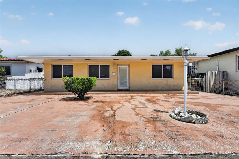 733 W 33rd St, Hialeah FL 33012