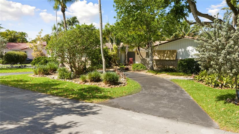11490 SW 72nd Ct, Pinecrest FL 33156