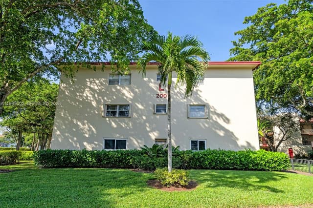 200 SW 132nd Way # 211L, Pembroke Pines FL 33027 - Pembroke Pines, FL - Photo 2