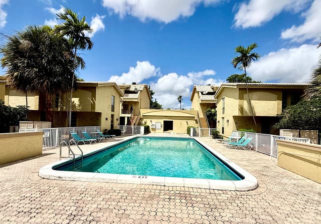 8401 W Sample Road # 21, Coral Springs FL 33065 - Coral Springs, FL - Photo 2