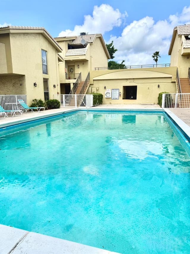 8401 W Sample Road # 21, Coral Springs FL 33065 - Coral Springs, FL - Photo 3