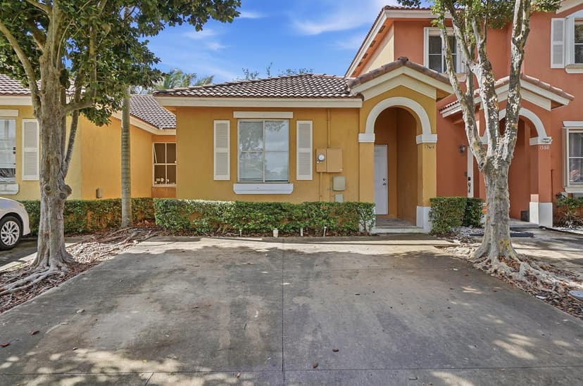 1584 SW 2nd Street, Homestead FL 33030