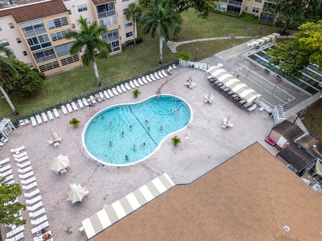2801 Somerset Drive # 411, Lauderdale Lakes FL 33311 - Lauderdale Lakes, FL - Photo 7