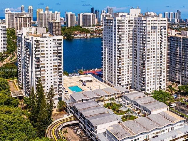 2780 NE 183rd St # 1802, Aventura FL 33160