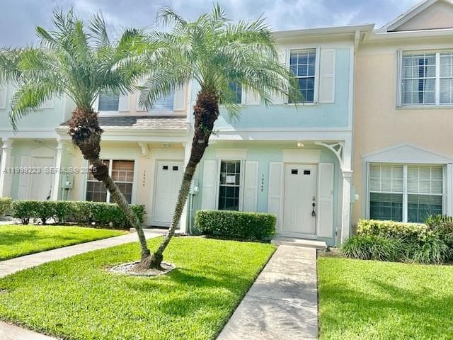 16648 Hemingway Dr, Weston FL 33326
