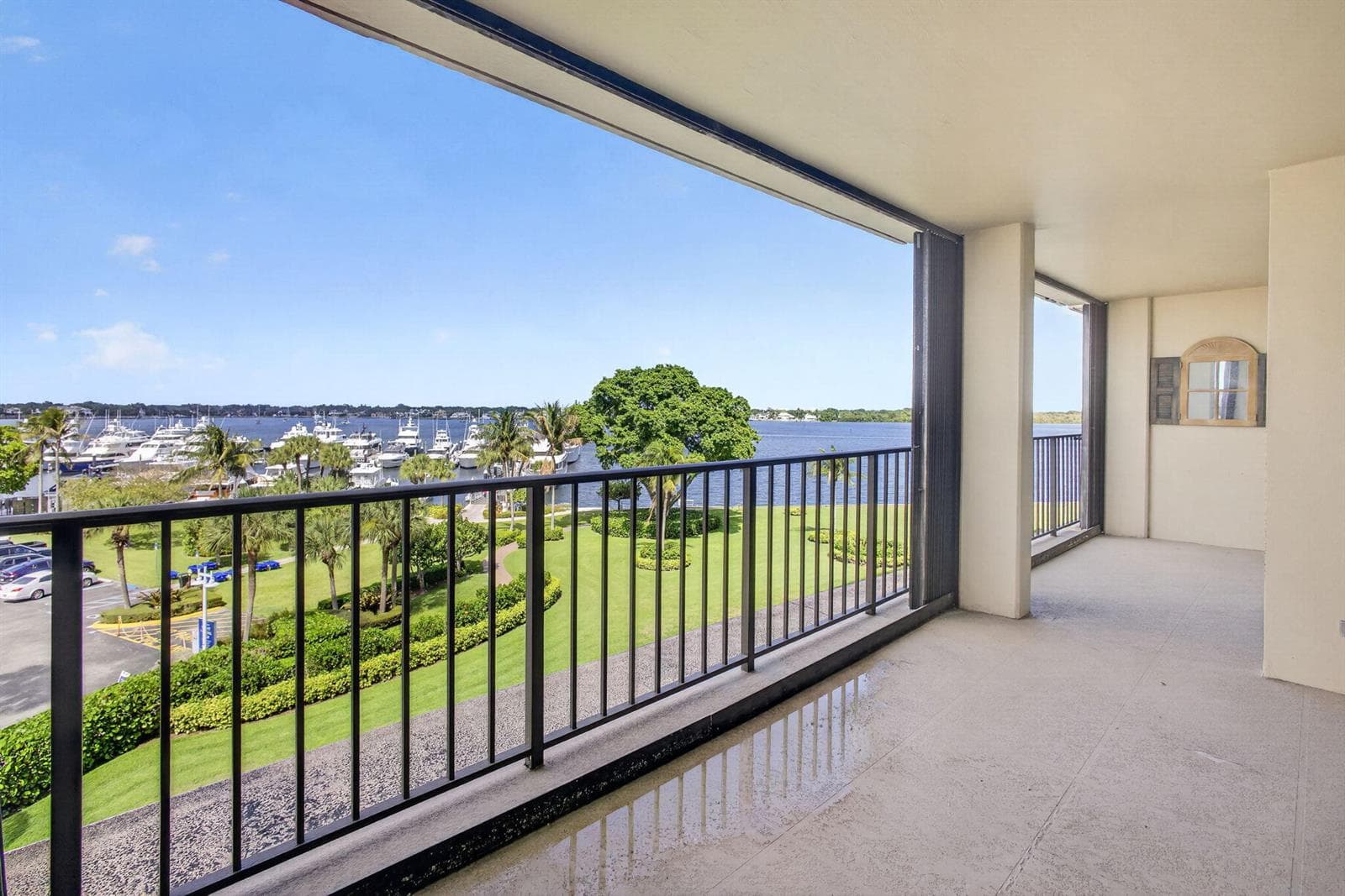 136 LAKESHORE Drive # 511, North Palm Beach FL 33408