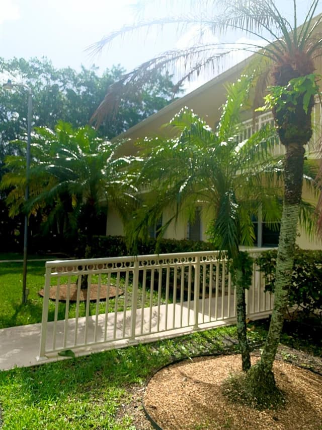 96 Hastings F, West Palm Beach FL 33417 - West Palm Beach, FL - Photo 2