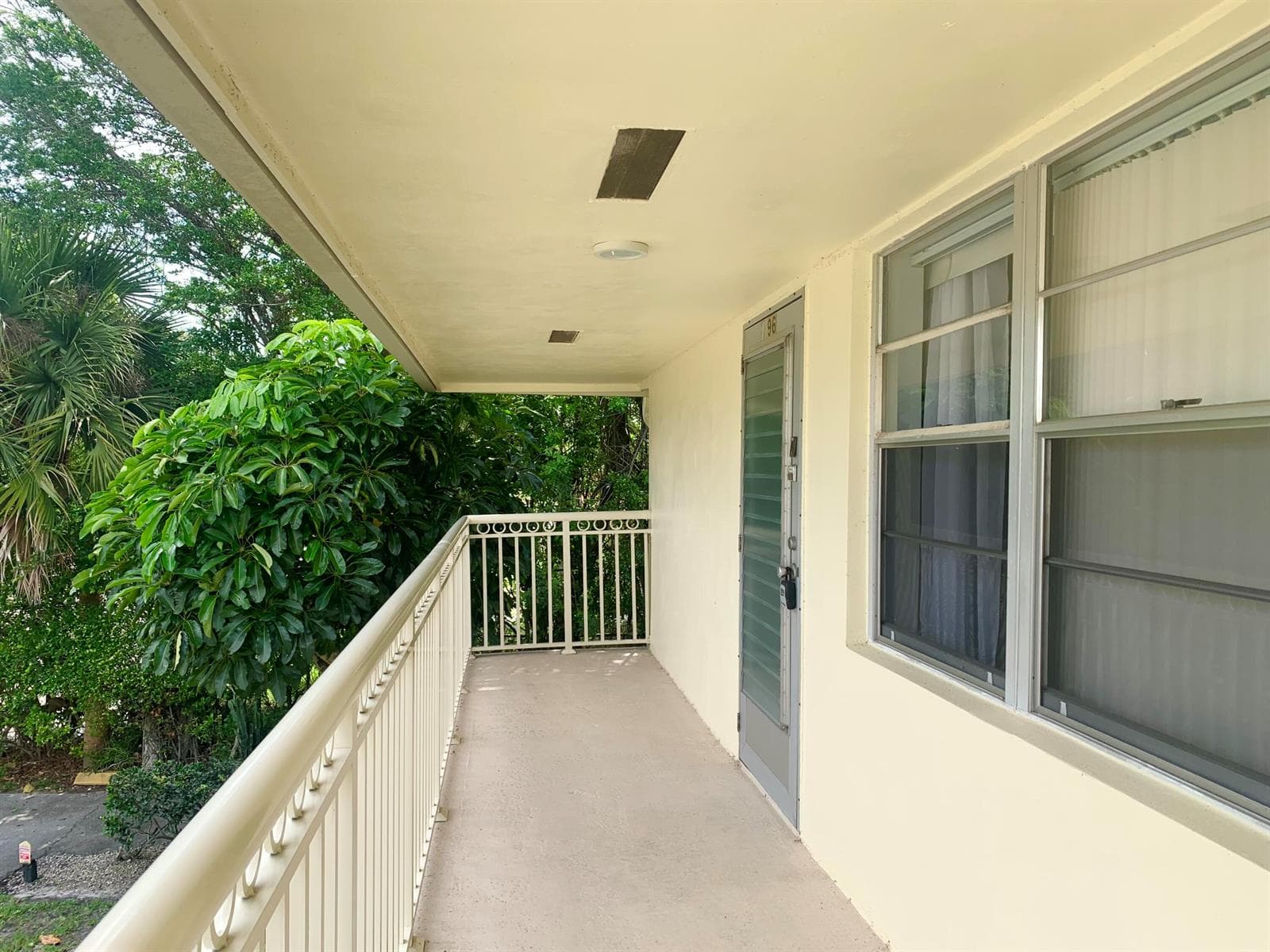 96 Hastings F, West Palm Beach FL 33417