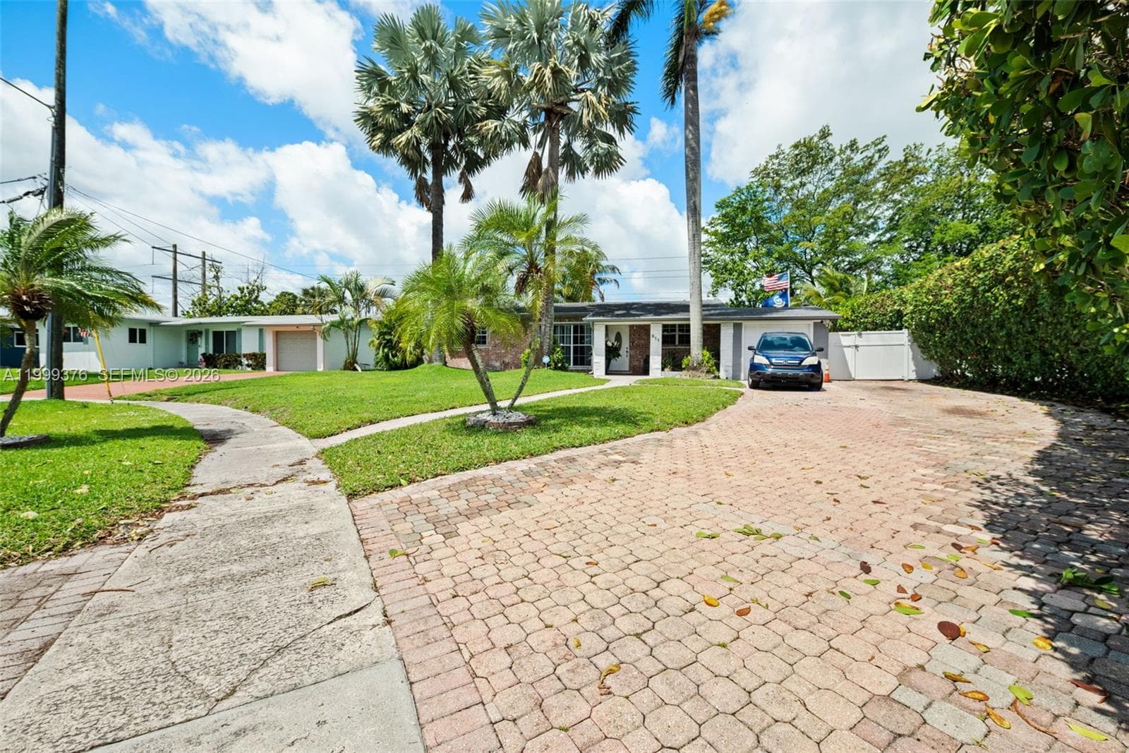 911 SW 51st Ave, Plantation FL 33317
