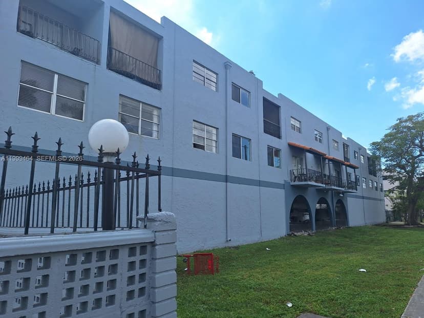 1300 W 53rd St # 19, Hialeah FL 33012