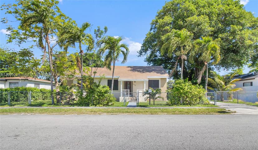 1925 NW 49th St, Miami FL 33142