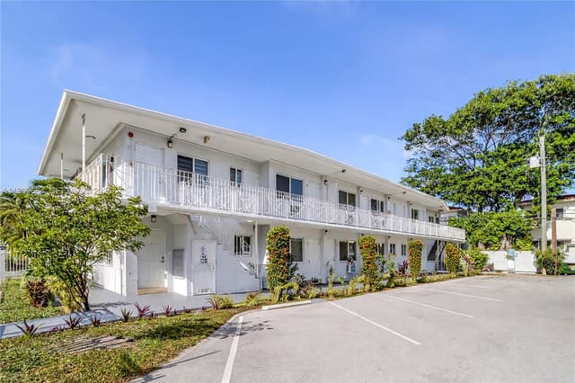 8129 Abbott Ave # 10, Miami Beach FL 33141 - Miami Beach, FL - Photo 2