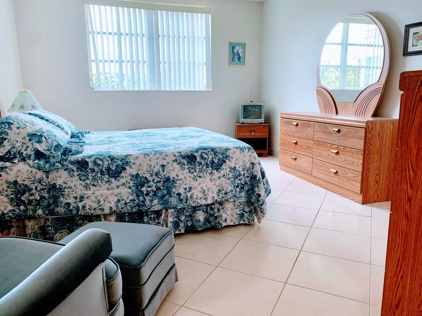 2800 NW 47th Terrace # 304, Lauderdale Lakes FL 33313