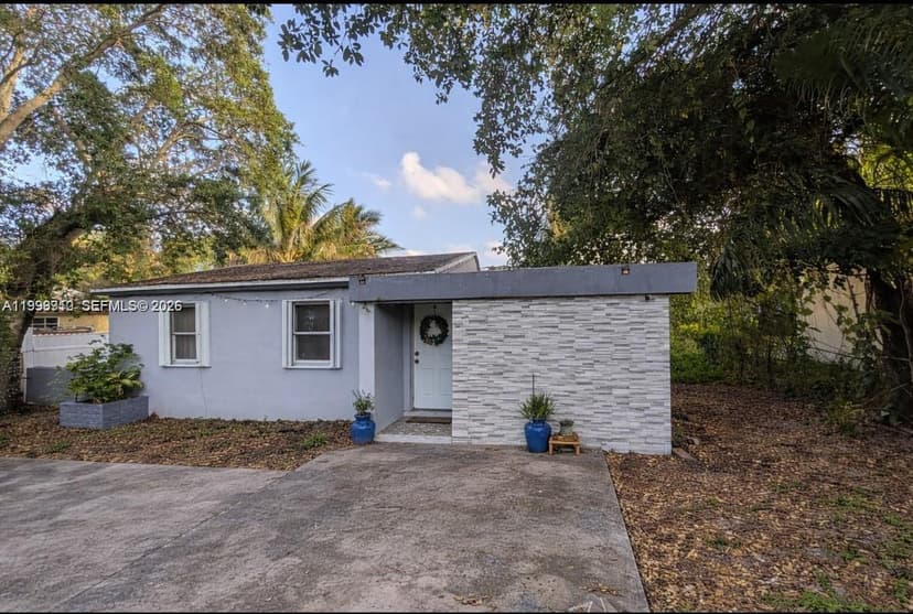 442 NE 162nd St, Miami FL 33162