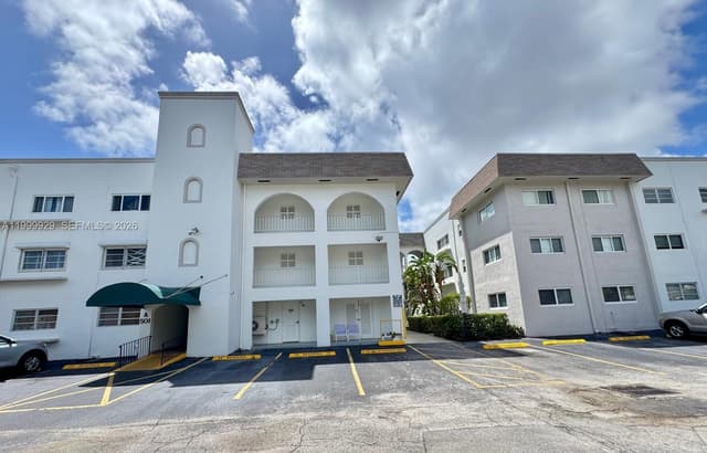 581 Blue Heron Drive # B, Hallandale Beach FL 33009 - Hallandale Beach, FL - Photo 2