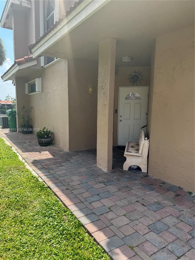 8270 NW 191st Ln # 13L, Hialeah FL 33015 - Hialeah, FL - Photo 2