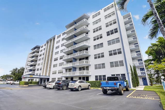 400 NE 12th Avenue # 405, Hallandale Beach FL 33009 - Hallandale Beach, FL - Photo 2