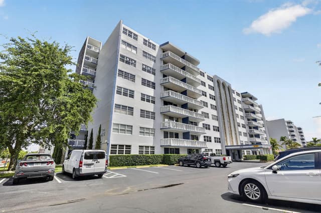 400 NE 12th Avenue # 405, Hallandale Beach FL 33009 - Hallandale Beach, FL - Photo 3