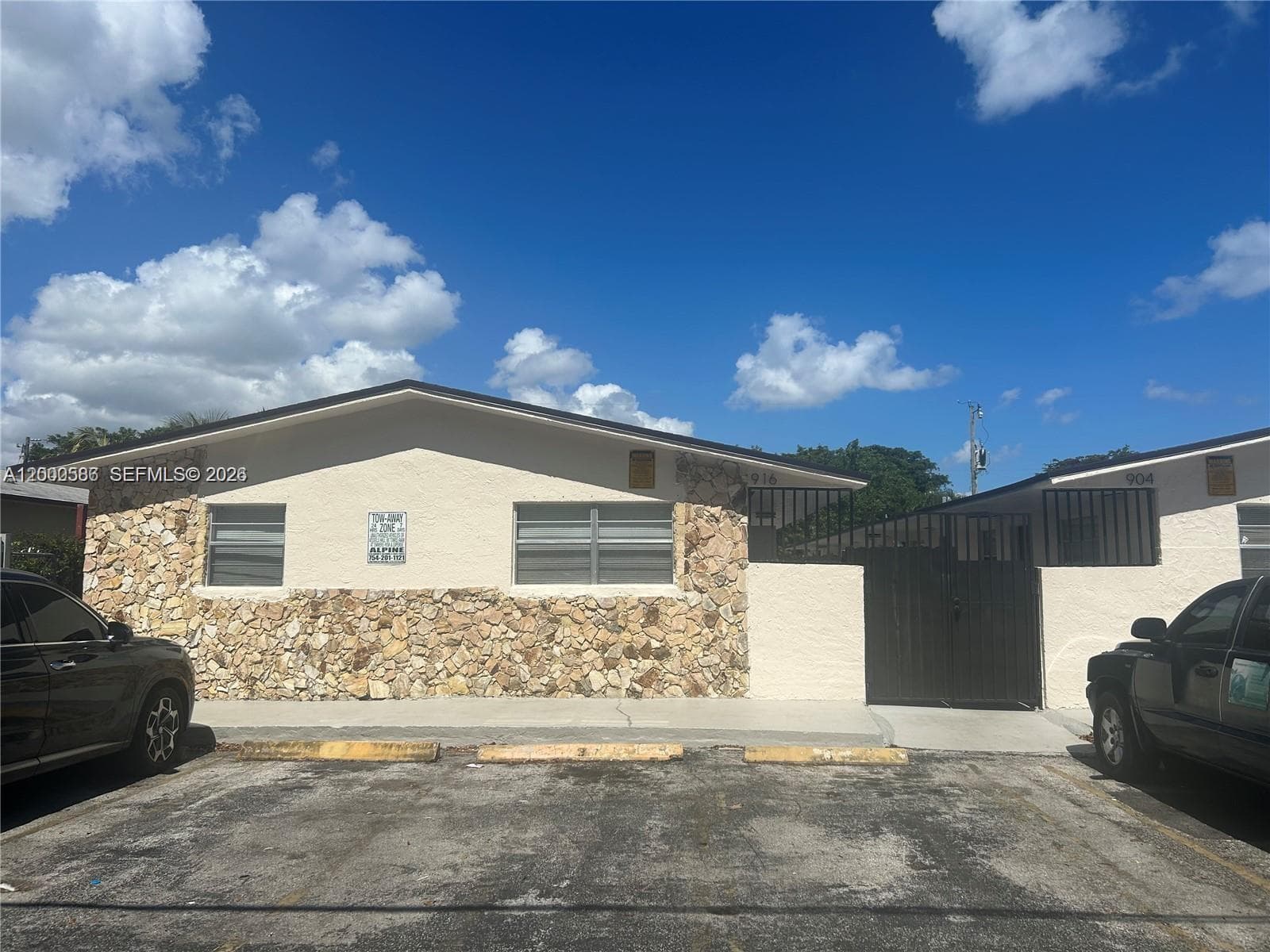 916 SW 10th St, Hallandale Beach FL 33009