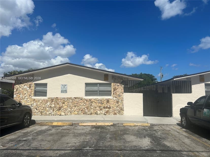 916 SW 10th St, Hallandale Beach FL 33009