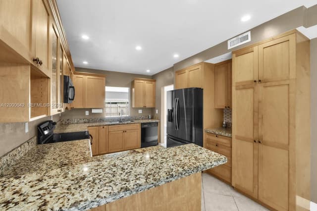 6900 NW 5th St # 201, Plantation FL 33317 - Plantation, FL - Photo 4
