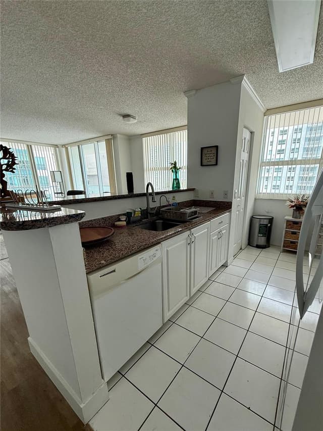 1155 Brickell Bay Dr # 1702, Miami FL 33131 - Miami, FL - Photo 5