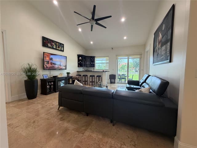 4810 SW 198th Ter, Southwest Ranches FL 33332 - Southwest Ranches, FL - Photo 6