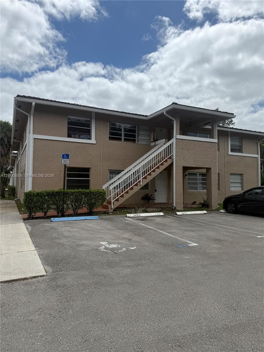 10228 Twin Lakes Dr, Coral Springs FL 33071