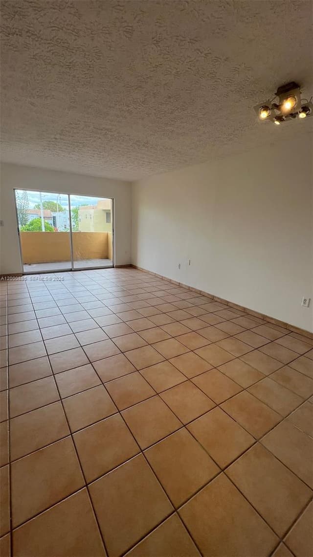 6070 W 18th Ave # 323, Hialeah FL 33012 - Hialeah, FL - Photo 2
