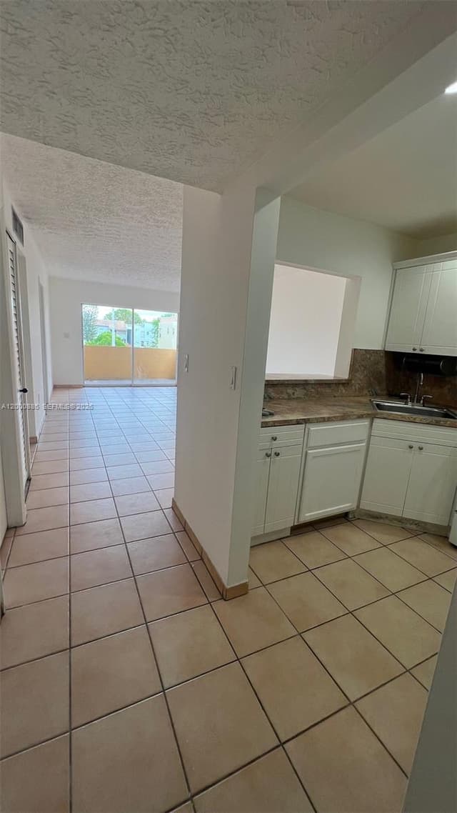 6070 W 18th Ave # 323, Hialeah FL 33012 - Hialeah, FL - Photo 3