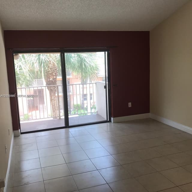 7200 NW 179th St # 302, Hialeah FL 33015 - Hialeah, FL - Photo 2