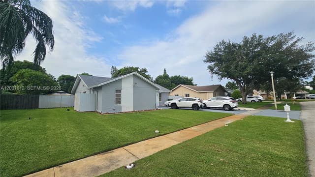 8421 NW 8th St, Pembroke Pines FL 33024 - Pembroke Pines, FL - Photo 6