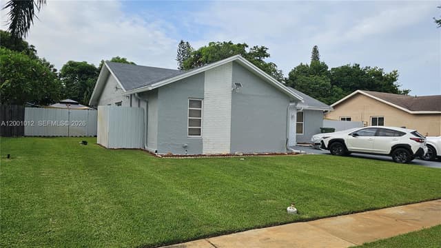 8421 NW 8th St, Pembroke Pines FL 33024 - Pembroke Pines, FL - Photo 7
