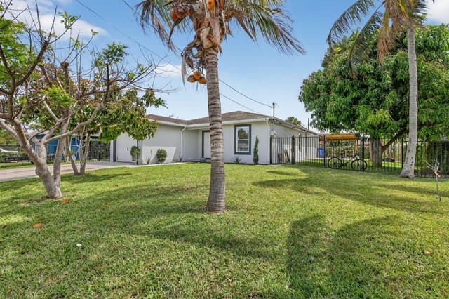 1691 W 26th Court, Riviera Beach FL 33404 - Riviera Beach, FL - Photo 3