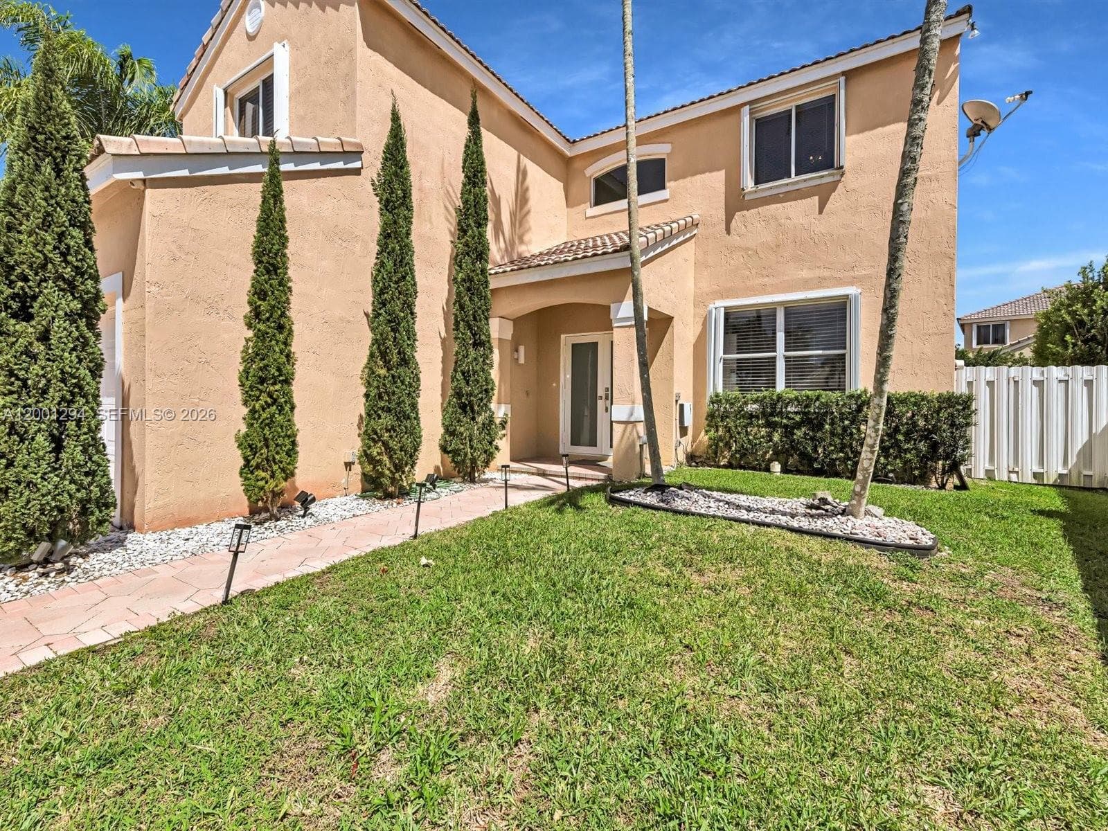 1042 Thistle Creek Ct, Weston FL 33327 - Weston, FL - Photo 1