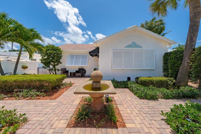 205 N 18th Ave Avenue N, FL 33460 - Photo 2