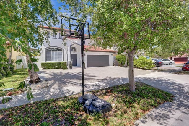 10231 SW 227th Ln, Cutler Bay FL 33190 - Cutler Bay, FL - Photo 5