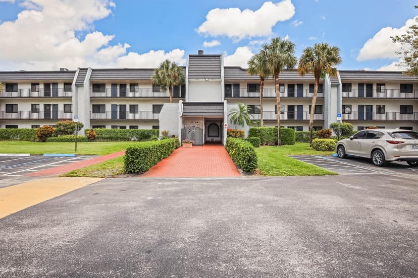 4254 Deste Court # 208, Lake Worth FL 33467
