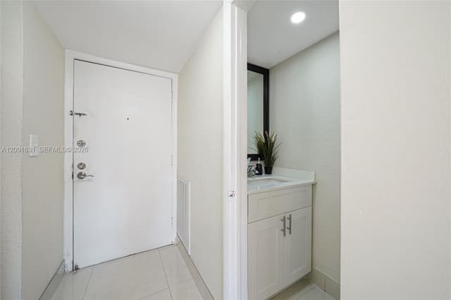 1305 W 53rd St # 429, Hialeah FL 33012 - Hialeah, FL - Photo 2