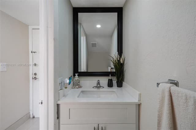 1305 W 53rd St # 429, Hialeah FL 33012 - Hialeah, FL - Photo 4