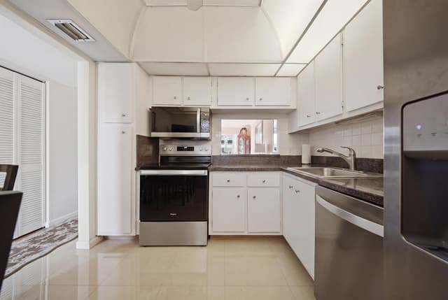 3040 Holiday Springs Boulevard # 212, Margate FL 33063 - Margate, FL - Photo 3