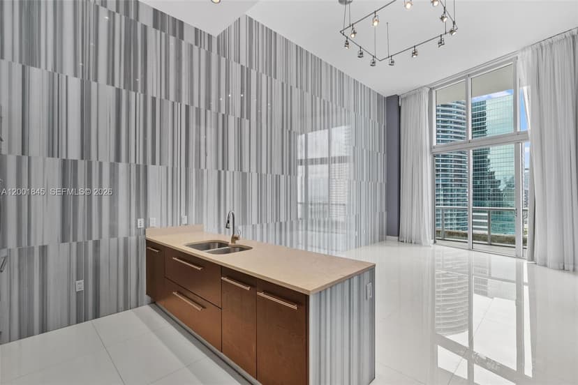 475 Brickell Ave # 2812, Miami FL 33131