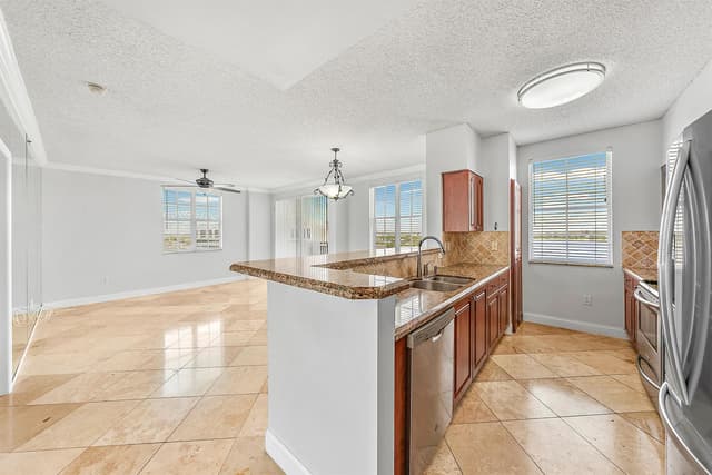 616 Clearwater Park Road # 913, West Palm Beach FL 33401 - West Palm Beach, FL - Photo 2