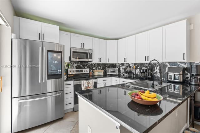 7124 71st Way, West Palm Beach FL 33407 - West Palm Beach, FL - Photo 2