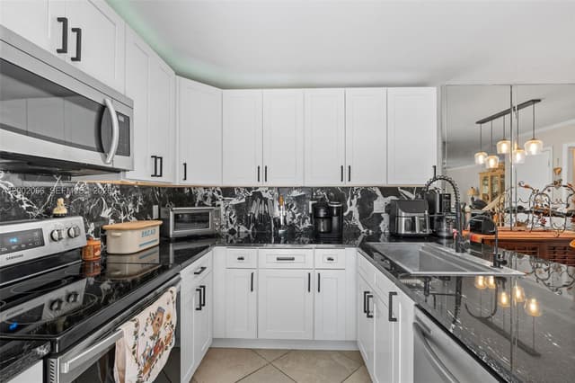 7124 71st Way, West Palm Beach FL 33407 - West Palm Beach, FL - Photo 3