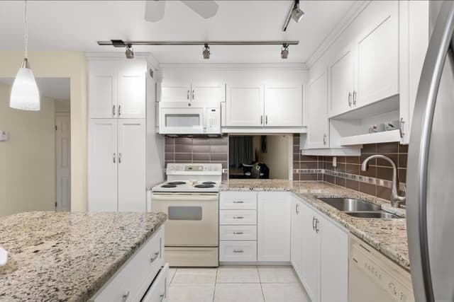 6095 N Sabal Palm Boulevard # 210, Tamarac FL 33319 - Tamarac, FL - Photo 3