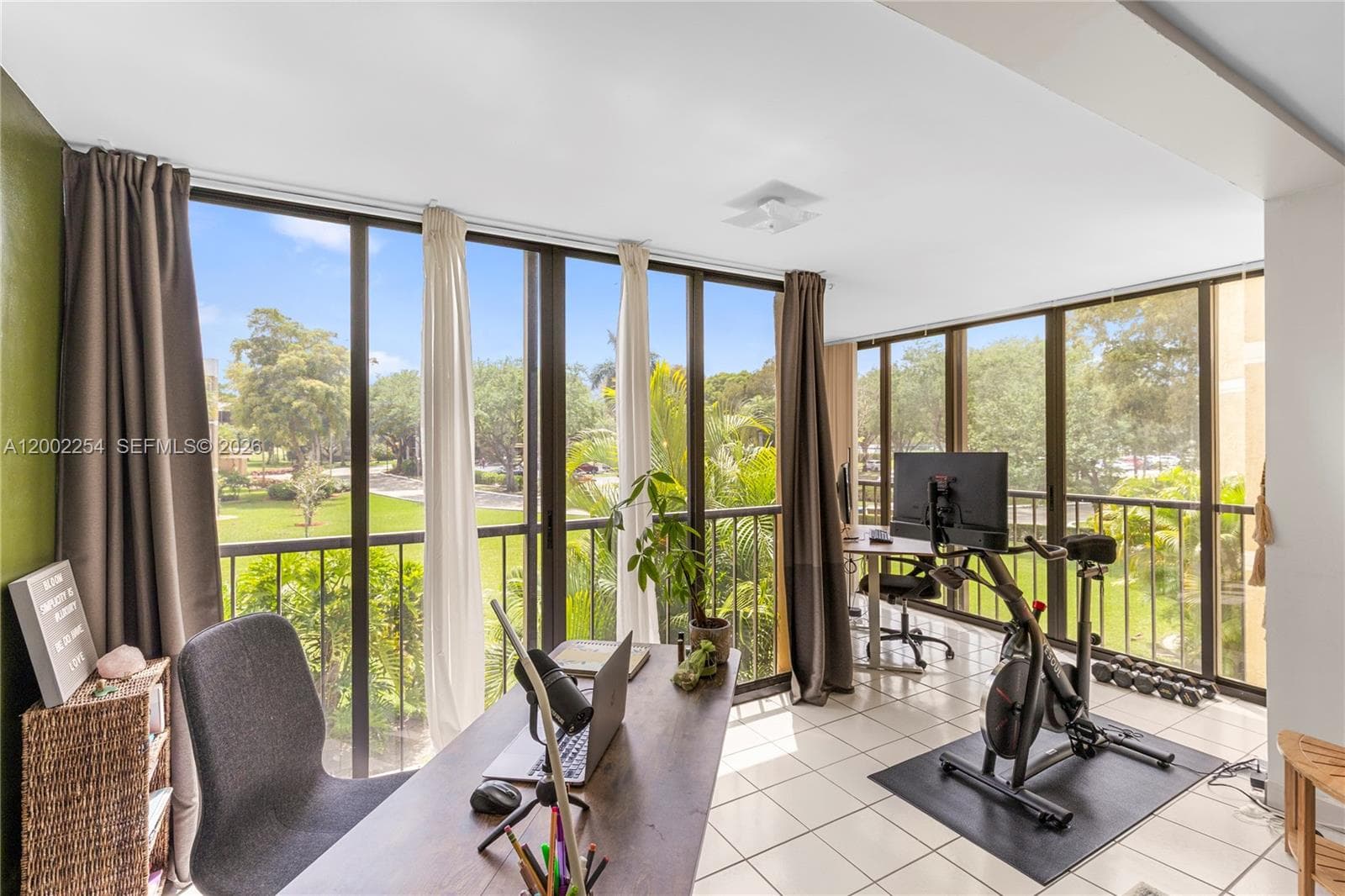 16175 Golf Club Rd # 212, Weston FL 33326